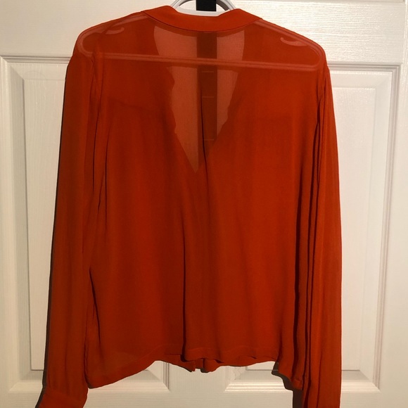 100% Silk Never Worn Wilfred Blouse from Aritzia size: L - Picture 2 of 3